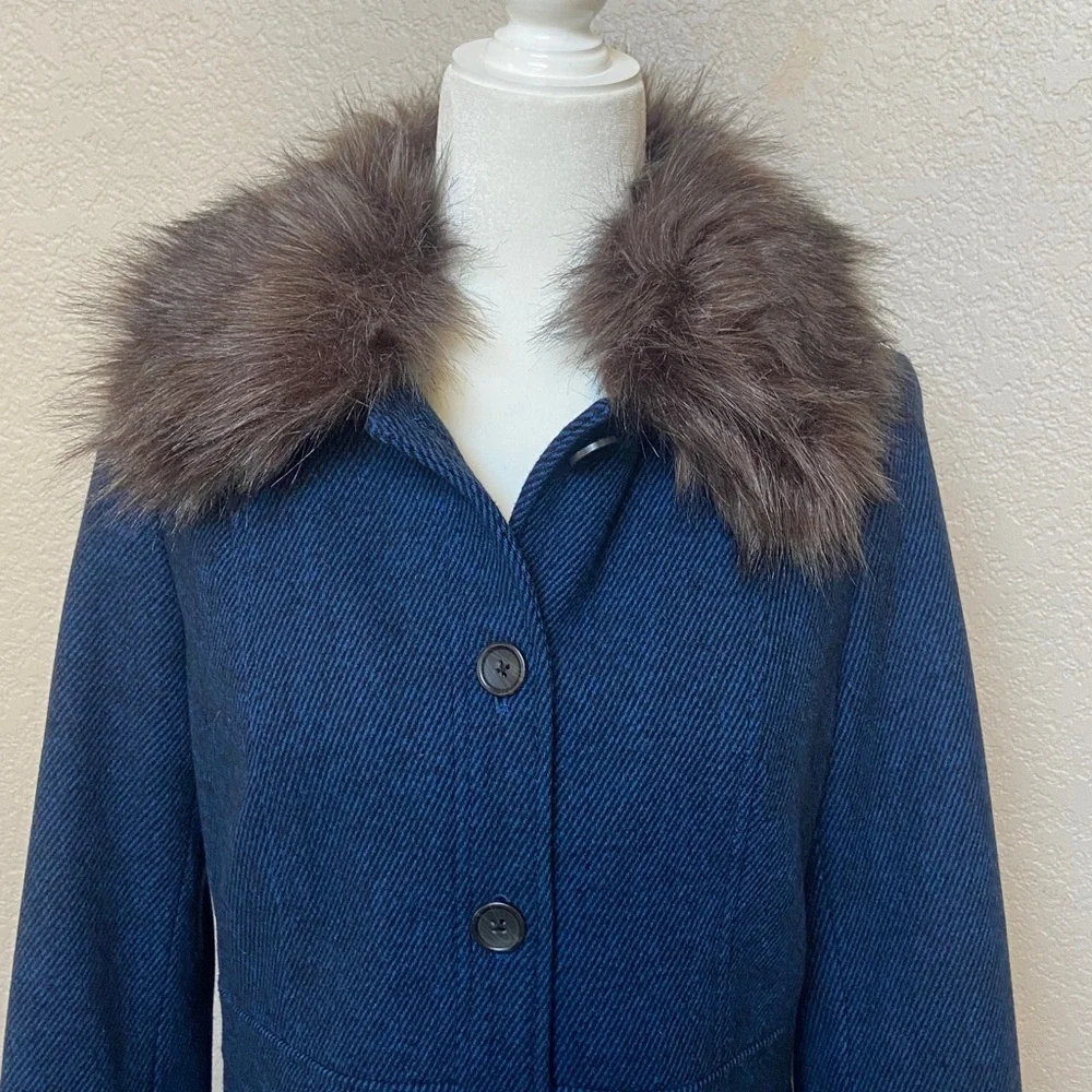 Sale! Elegant Navy Coat with Faux Fur Collar, size S, Banana Republic - Picture 3 of 16